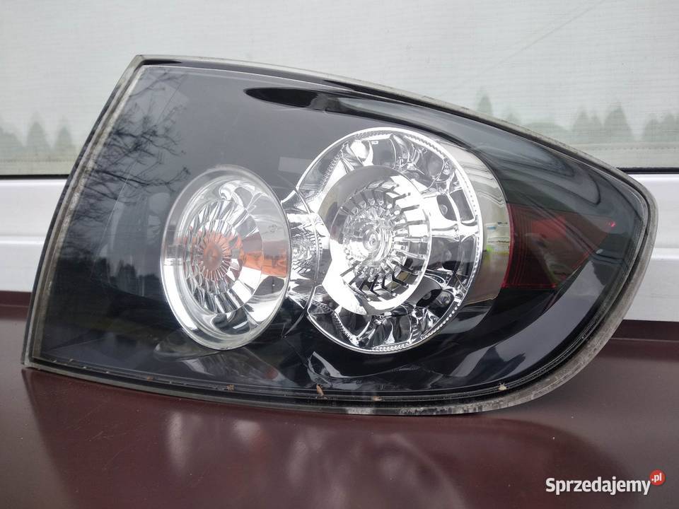 Mazda 3 BK sedan lampa tył tylna prawa narożna w łódzkie Sieradz