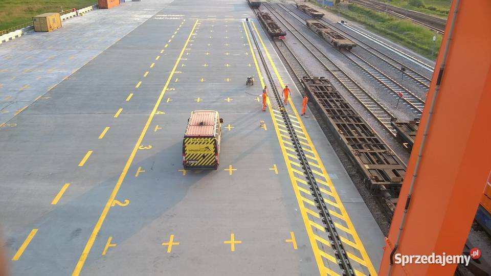 Malowanie linii pasów oznakowanie poziome w hali