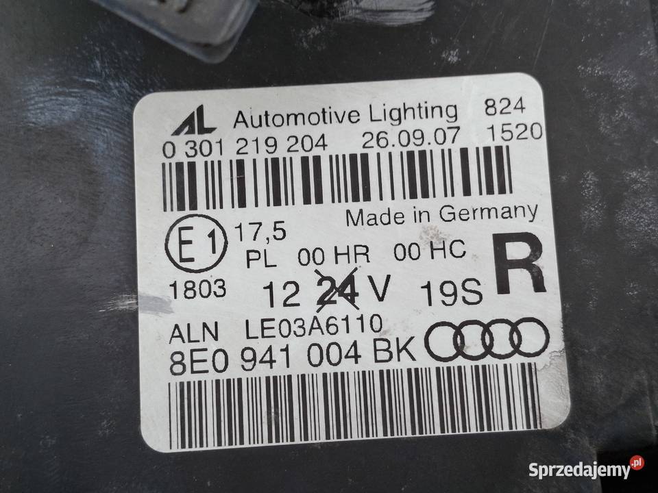 AUDI A4 B7 REFLEKTOR PRAWY LAMPA PRAWA Bieleń