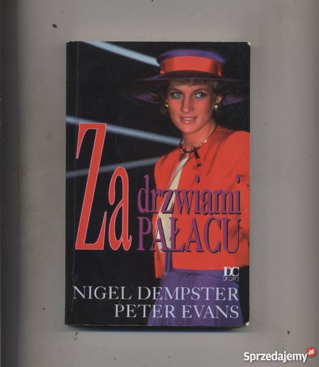 drzwiami pałacu Szczecin