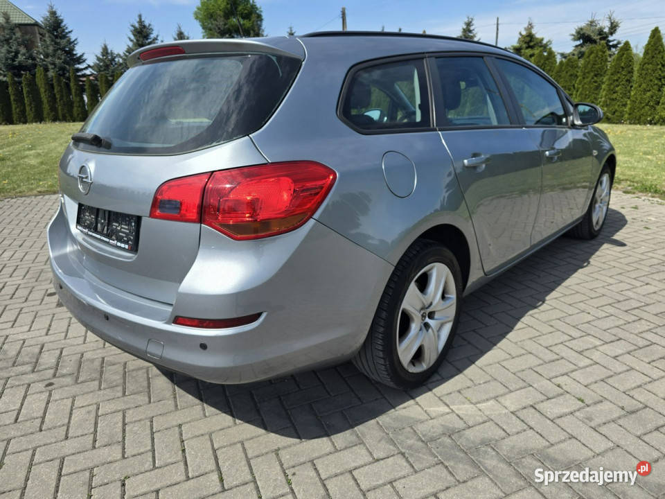 Opel Astra Sports Tourer 14 Benz lakier metallic Kutno sprzedam