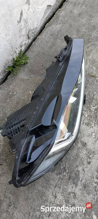 JAGUAR XE Lampa Prawa Uszkodzona