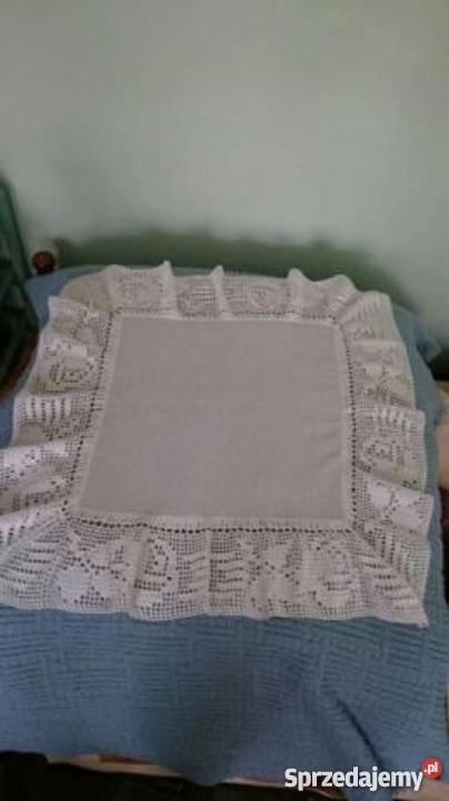 Serweta obrus materiał obrabiany koronką z Bolesławiec