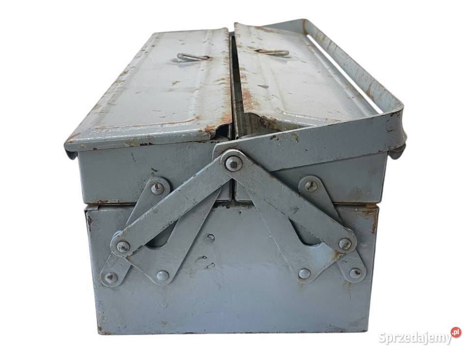 Stara metalowa skrzynka na narzędzia Kraków