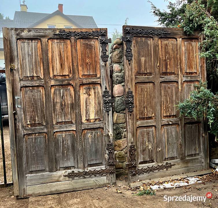 Drewniane drzwi garażowebrama z pięknymi Łódź