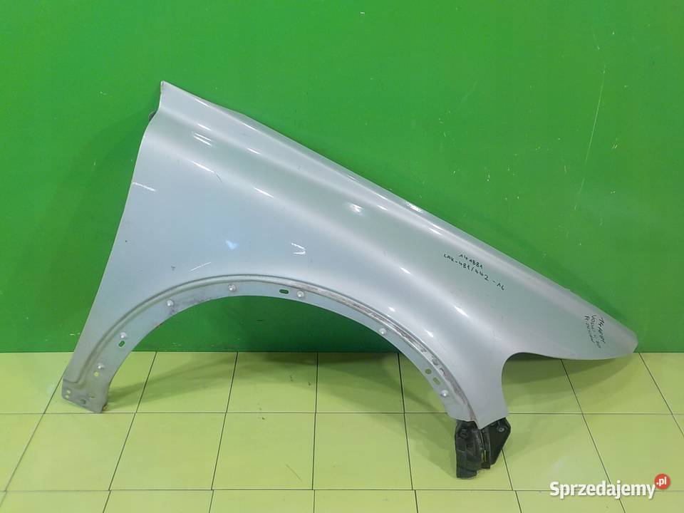 VOLVO C30 RDESIGN 08r 3D blotnik prawy przod osobowe Suków