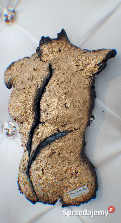 Złoty kinkiet damski rzeźba lampa sztuka