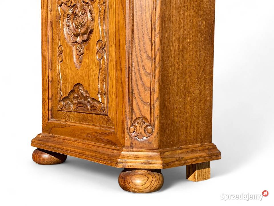 Zegar kwadransowy stojący w rzeźbionej dębowej Gryfice