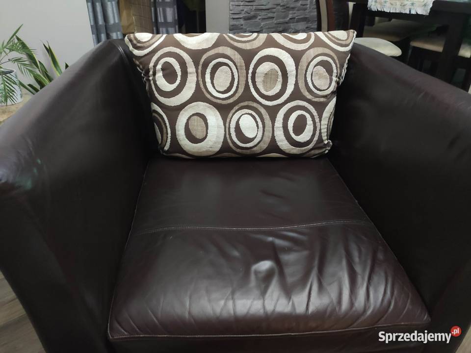 Fotel 96x96 i dwie pufy 84x78 w skórze Szadek