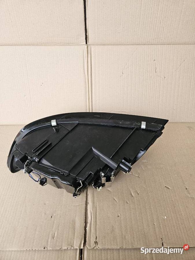 Volvo V50 S40 Prawy reflektor Warlubie