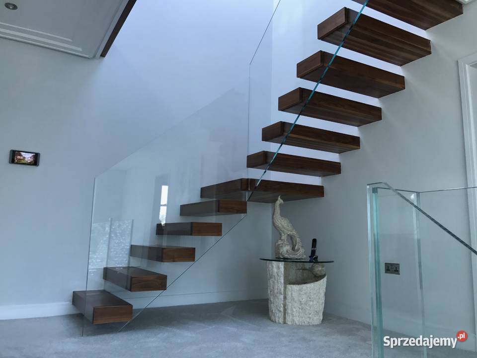 Schody półkowe z balustradami szklanymi małopolskie Tokarnia