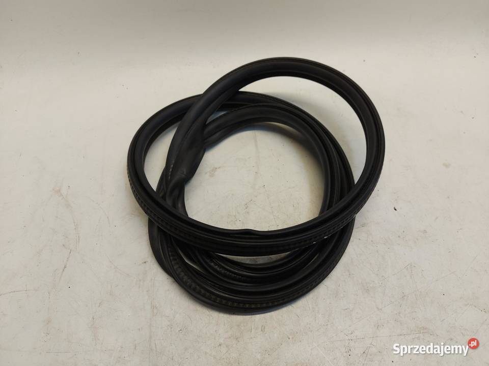 TESLA MODEL Y 2023r Uszczelka wanny schowka Uszczelki