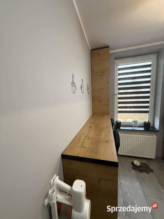 Blat kuchenny z szafką na wina 2 hokery Będzin