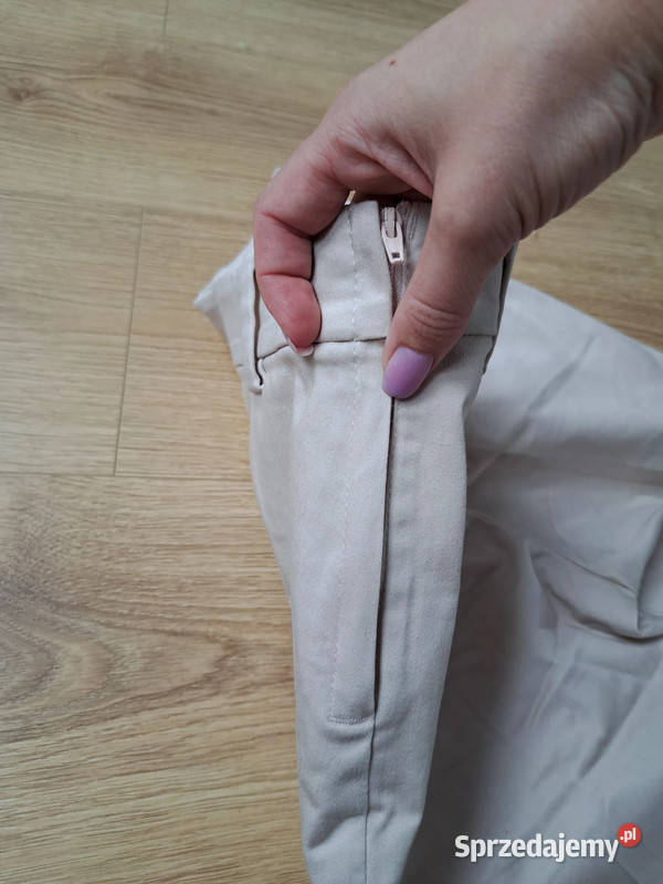 Klasyczne rurki HM w odcieniu pudrowego różu