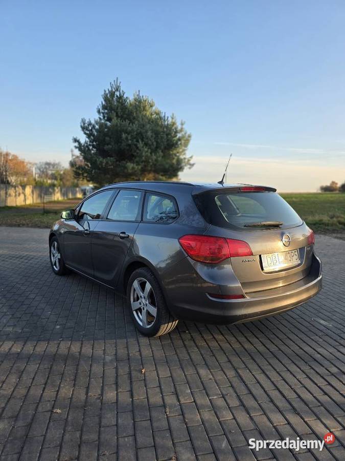 Opel Astra J 17 CDTi 139 przebiegu Rok produkcji 2011 dolnośląskie