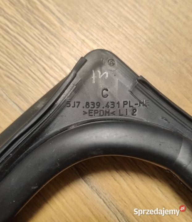 Uszczelka prowadnica szyby Skoda Roomster lewy Uszczelki szyb małopolskie Wolbrom