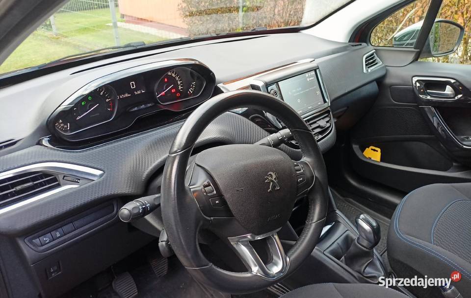 Peugeot 208 2017 12 Pure Tech benzyna przebieg manualna Koszalin