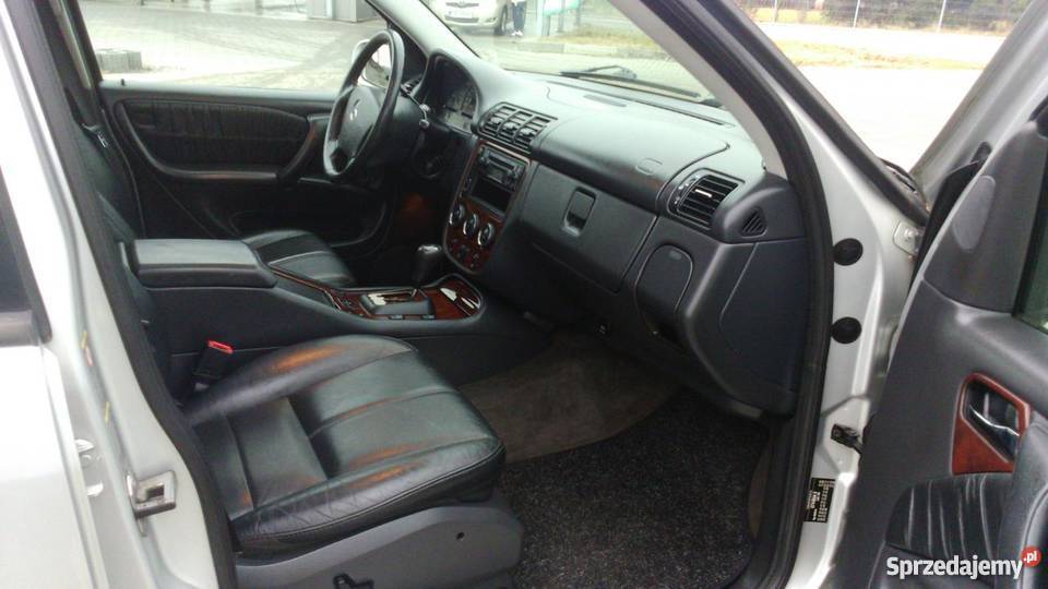 Na sprzedaż Mercedes ML 270 srebrny