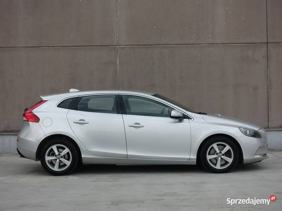 Volvo V40 20 D3 150AutomatWirtual kokpitNowy ASR (kontrola trakcji) Lublin