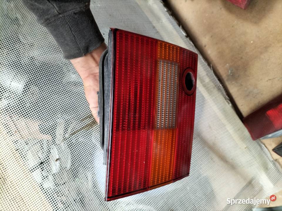 PASSAT B4 KOMBI LAMPA TYŁ TYLNA KLAPA Oświetlenie Części samochodowe Kamień-Kolonia sprzedam