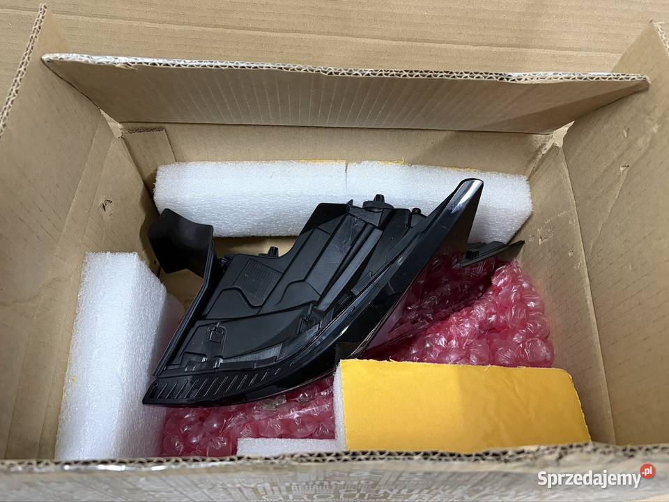 Lampa prawa tył tylna Renault Rafale 24 Lampy tylne Drezdenko