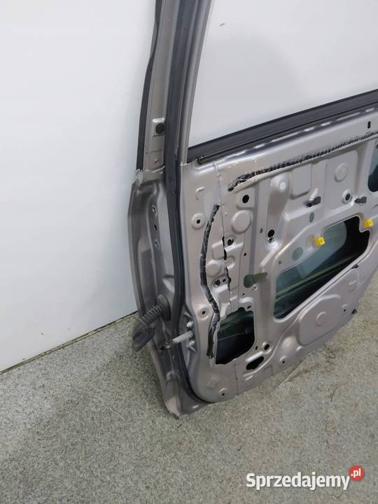 DRZWI PRAWE TYŁ SEDAN E16 E17 E18 LIFT Toyota osobowe Drzwi