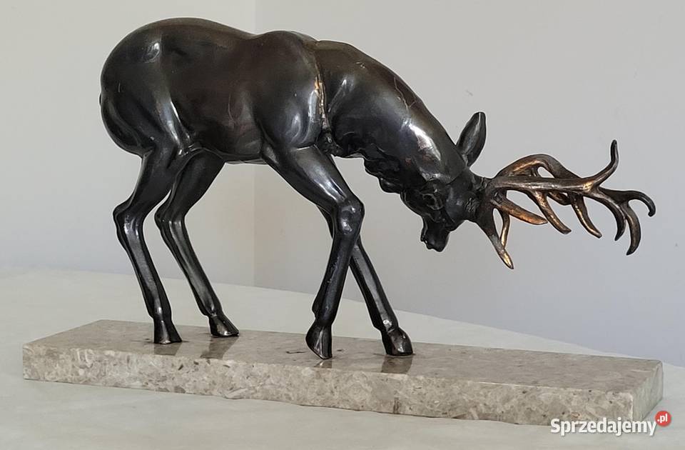 Elegancka rzeźba majestatycznego jelenia na małopolskie Kraków