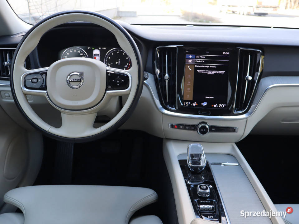 Volvo V60 B3 Rok produkcji 2020 mazowieckie Piaseczno