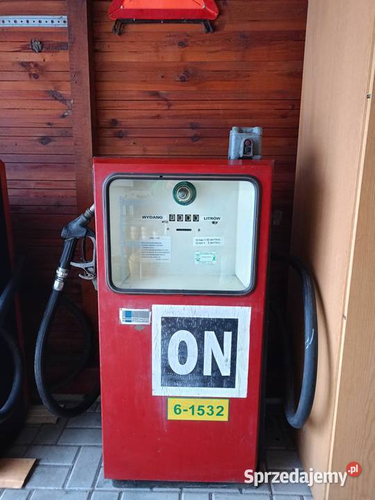 Dystrybutor paliwa stary zabytkowy PRL Świerczów
