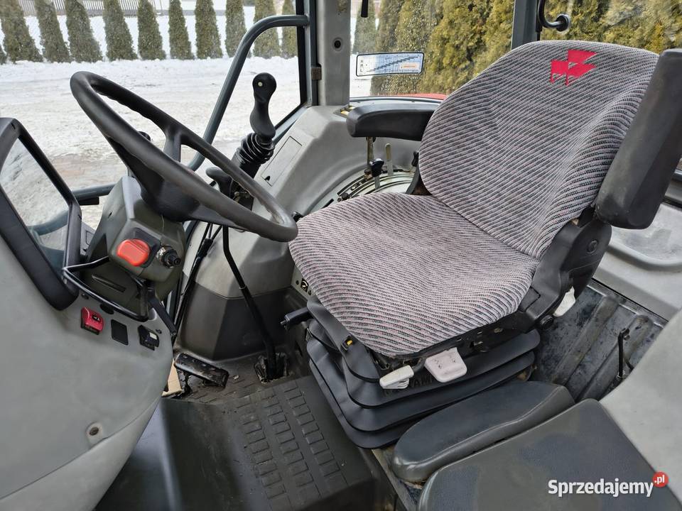 Massey Ferguson 4235 z ładowaczem