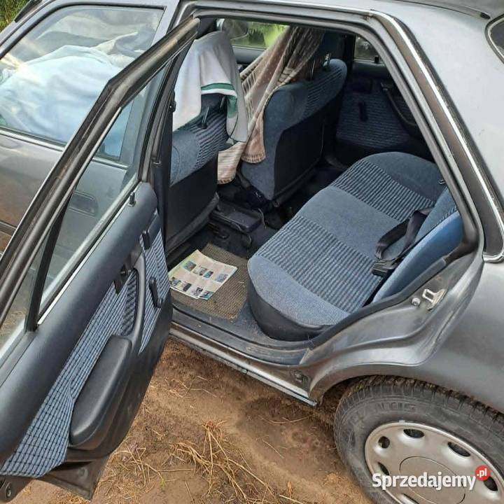 Toyota Carina 1992 r w całości na części