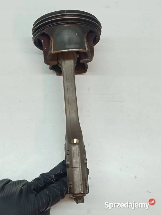 TŁOK KORBOWÓD 82L199 20 TSI TFSI Skoda Superb sprzedam