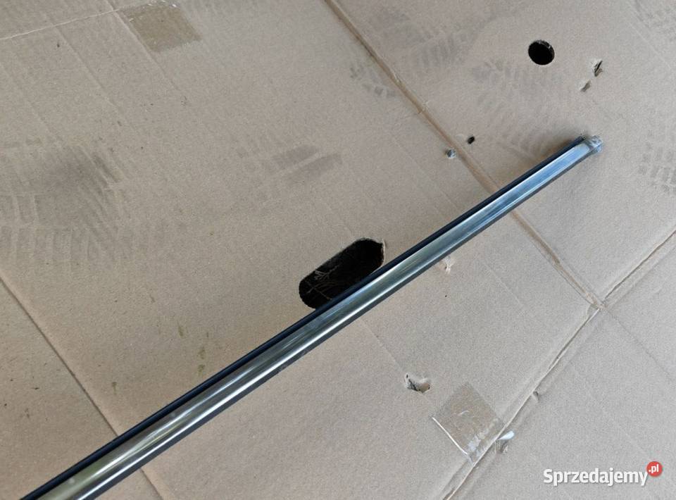 Listwa zgarniająca drzwi prawa zewnętrzna BMW