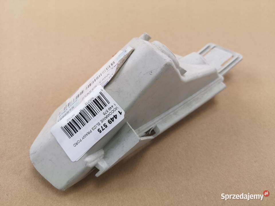 ŚLIZG ZDERZAKA PRAWY TYŁ FORD KUGA I 20082013