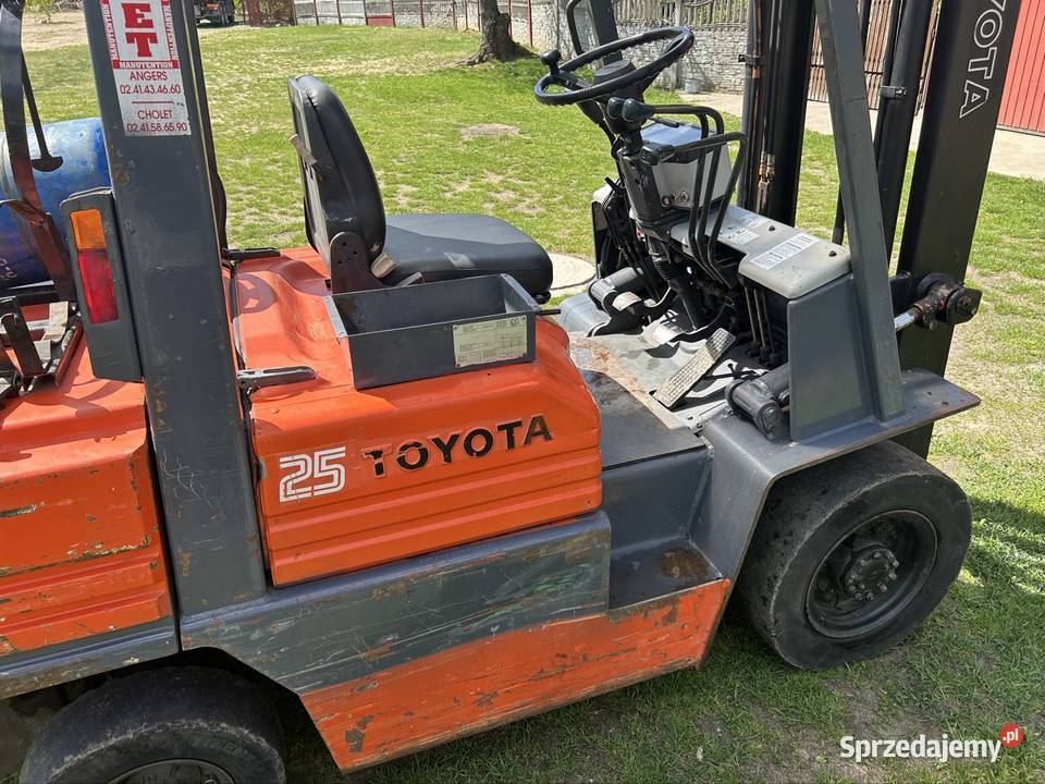 Wózek widłowy toyota fgf 25 Wózki widłowe Szarwark sprzedam