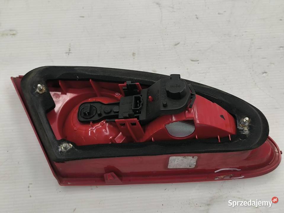 LAMPA W KLAPĘ PRAWY TYŁ SEAT LEON II 18 TSI 160