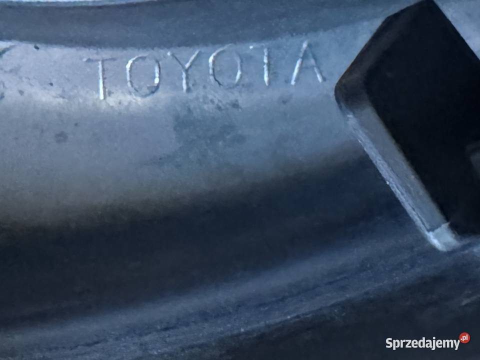 TOYOTA RAV IV 2022r RAMKA OPRAWKA HALOGENU LEWA