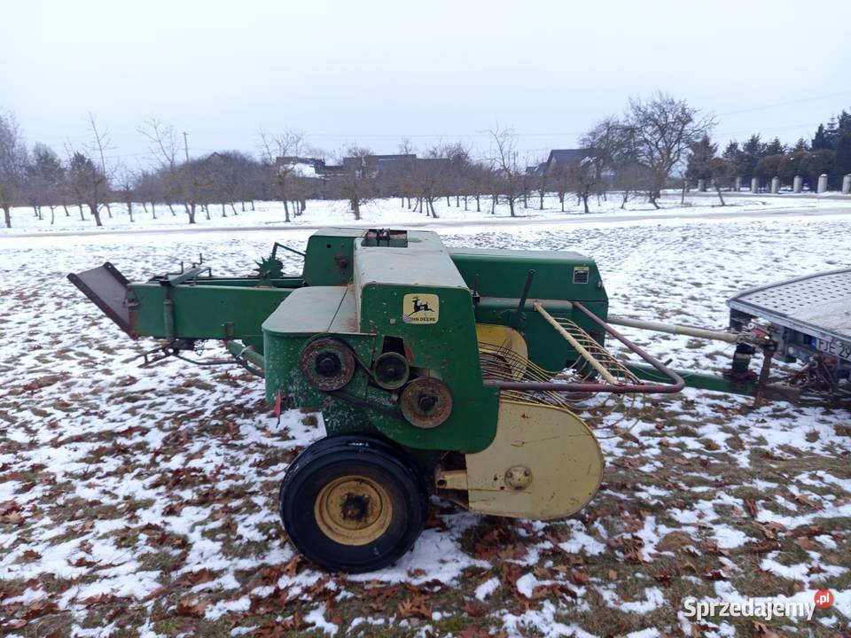 Prasa kostkujaca John Deere 336