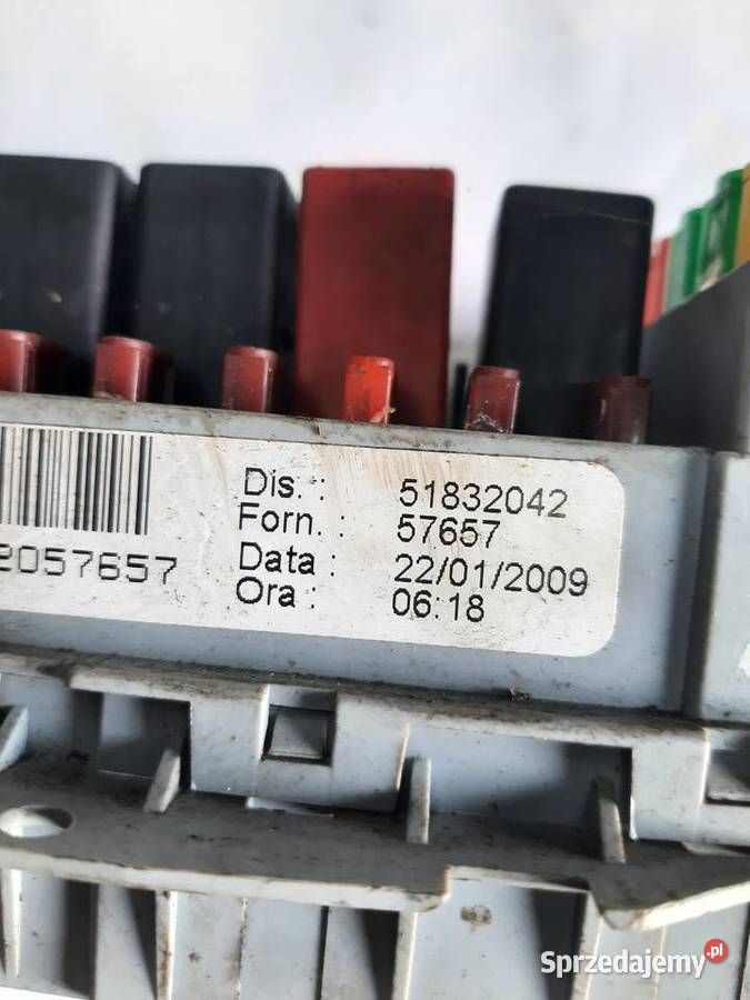 Fiat Bravo II skrzynka bezpieczników 51832042 Ksawerów