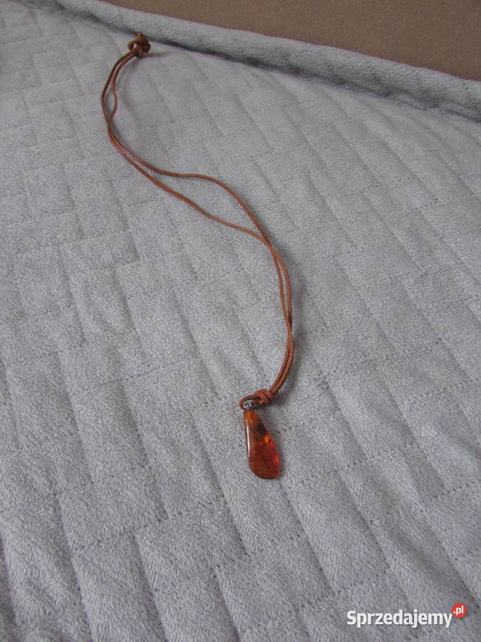 wisiorek bursztyn na sznurku z bursztynem