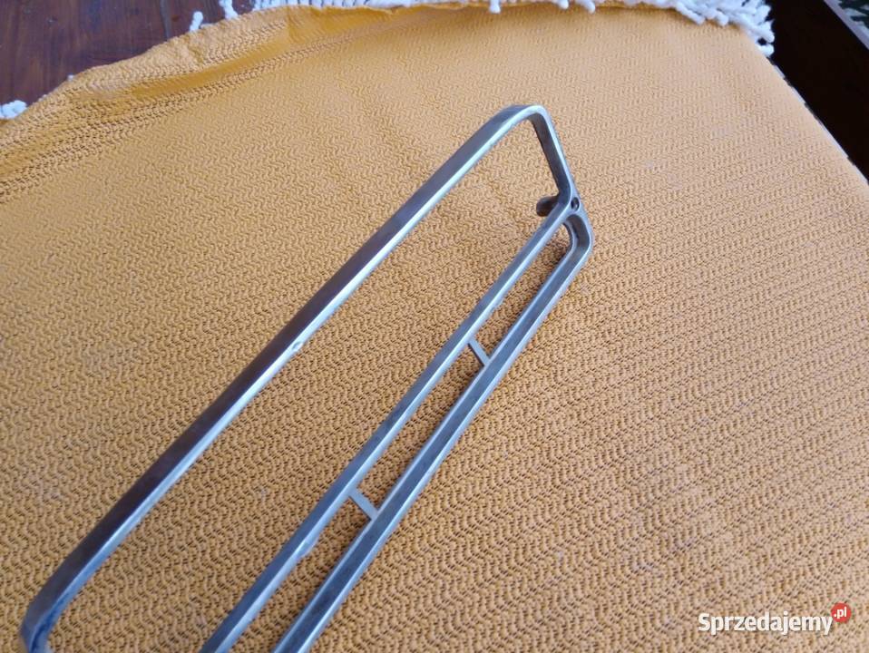 Chromowana ramka zegarów licznika Fiat 125p z Wyposażenie wnętrza
