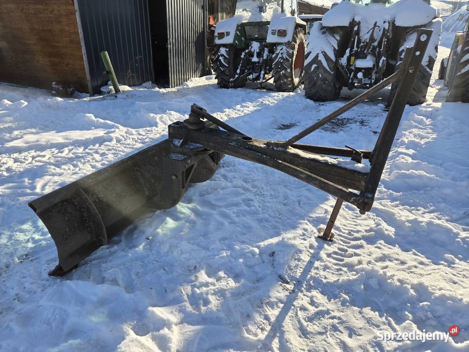 Pług do śniegu z obrotowym lemieszem