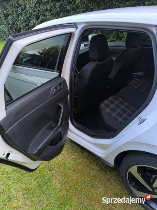 Volkswagen Polo VI 2017 Sadlno