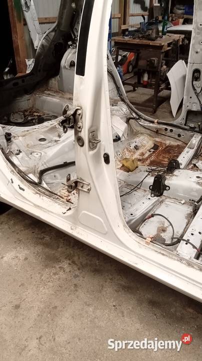 Toyota Yaris błotnik prawylewy osobowe sprzedam