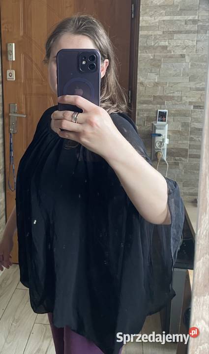 Luźna czarna bluzka z siadką Kłodawa