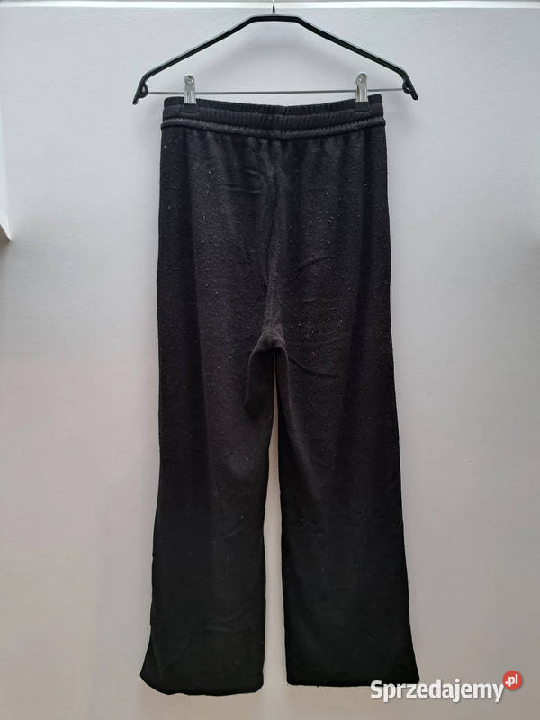 Czarne materiałowe spodnie z prostą nogawką SM