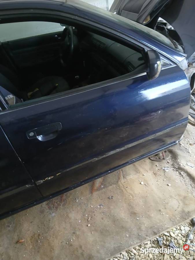 Audi A4 b5 drzwi prawe przednie kpl Biecz