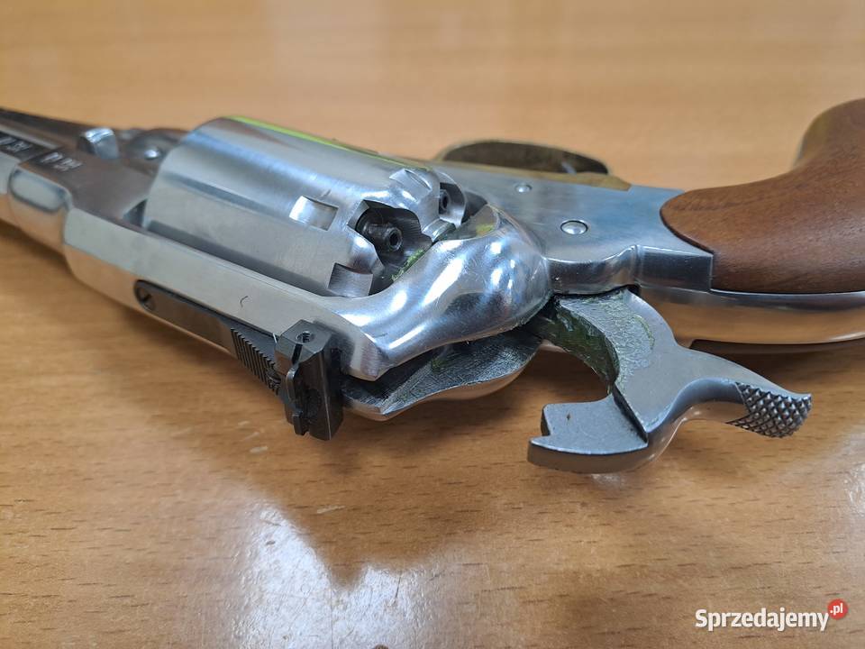 Rewolwer czarnoprochowy Uberti Remington 1858 Łódź