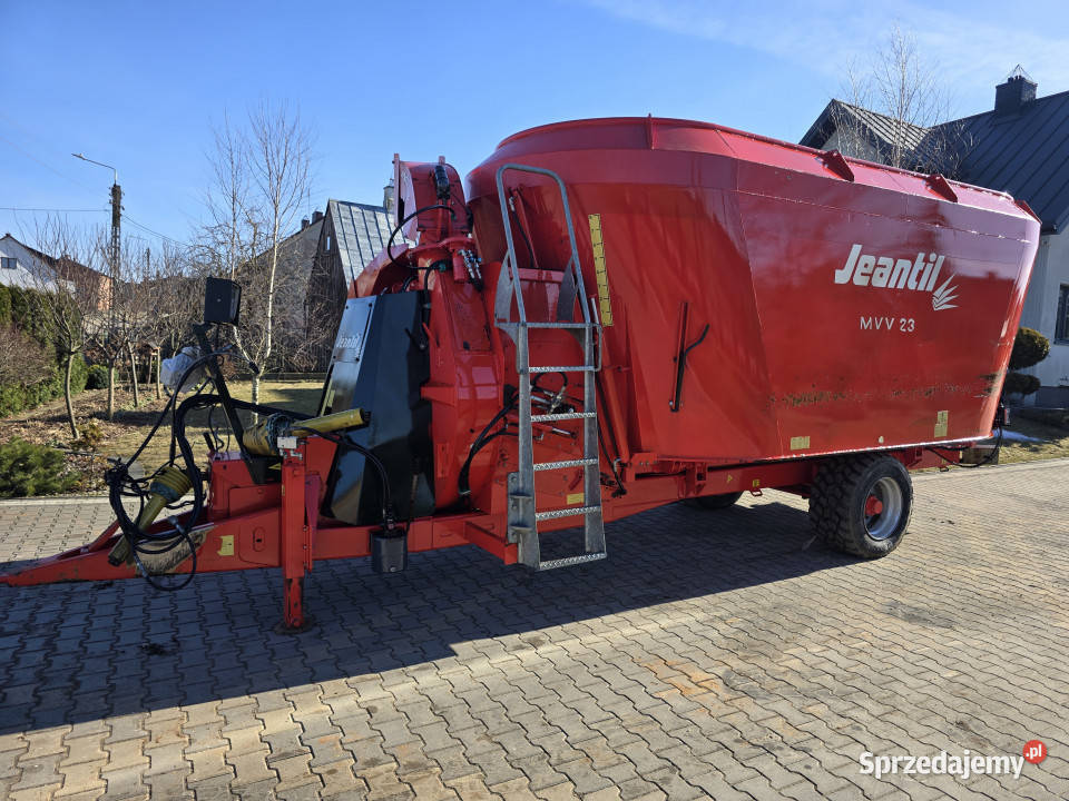 Wóz paszowy ze ścielarką JEANTIL MVV 23 m3 2012 Wizna sprzedam