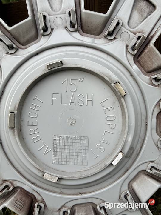Kołpak uniwersalny Flash 15 Marki